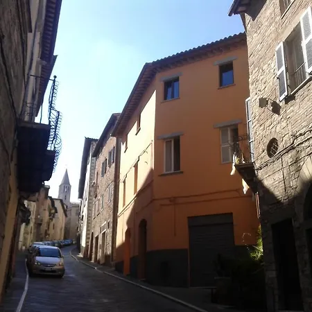 Fawlty Towers * Todi