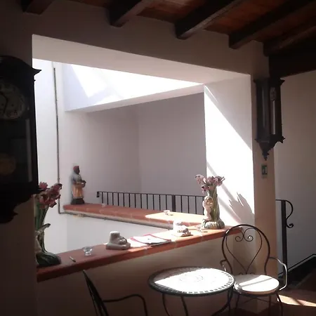 Fawlty Towers Guest house Todi