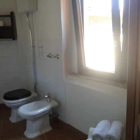 Fawlty Towers Guest house Todi